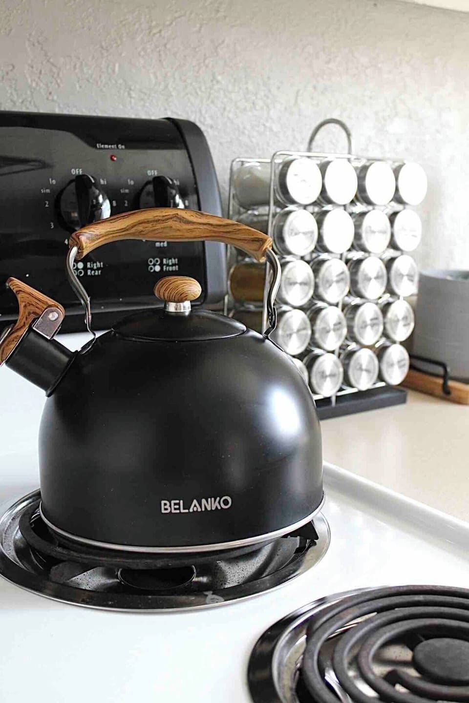 Tea kettle & complimentary tea 