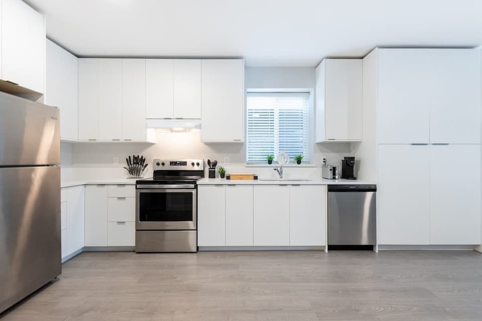 Fully equipped kitchen with modern appliances – everything you need for homemade meals!