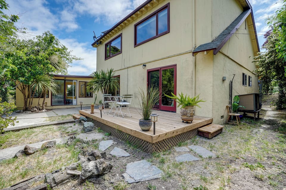 Pinole Vacation Rental | 4BR | 2.5BA | 1,821 Sq Ft | 1 Step to Enter