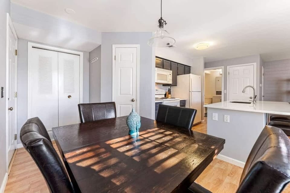 Dining table w/ kitchen 