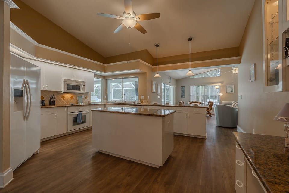 The fully equipped kitchen has an island for extra space