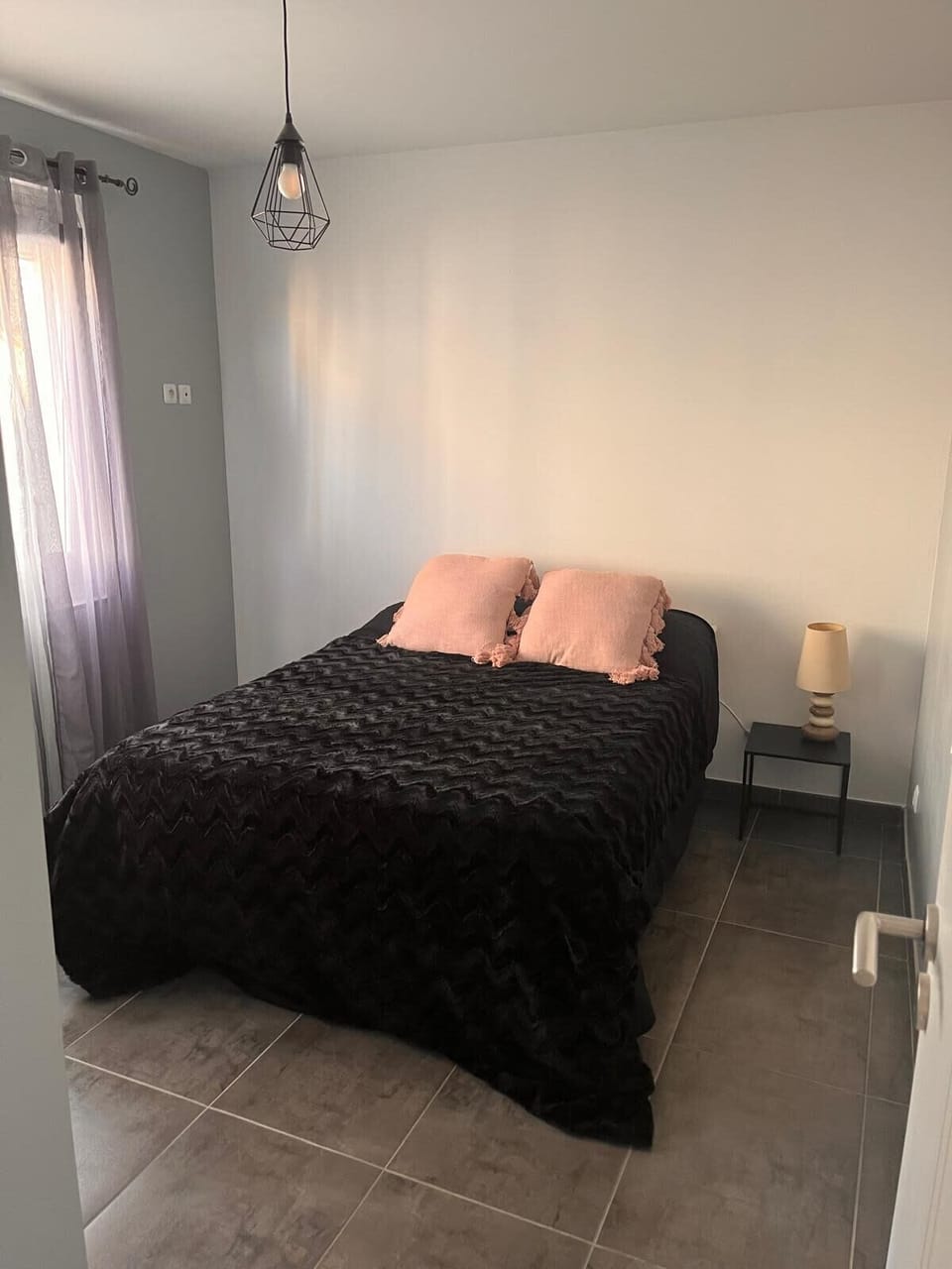 Ground floor bedroom with double bed