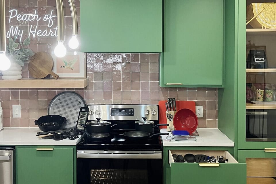 {Kitchen} Cooking utensils