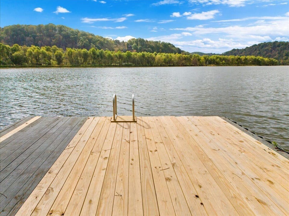 Floating dock for access to the lake, launching kayaks, etc.