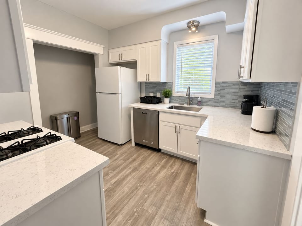 Spacious 4-bedroom House Near UB & Niagara Falls House in Buffalo