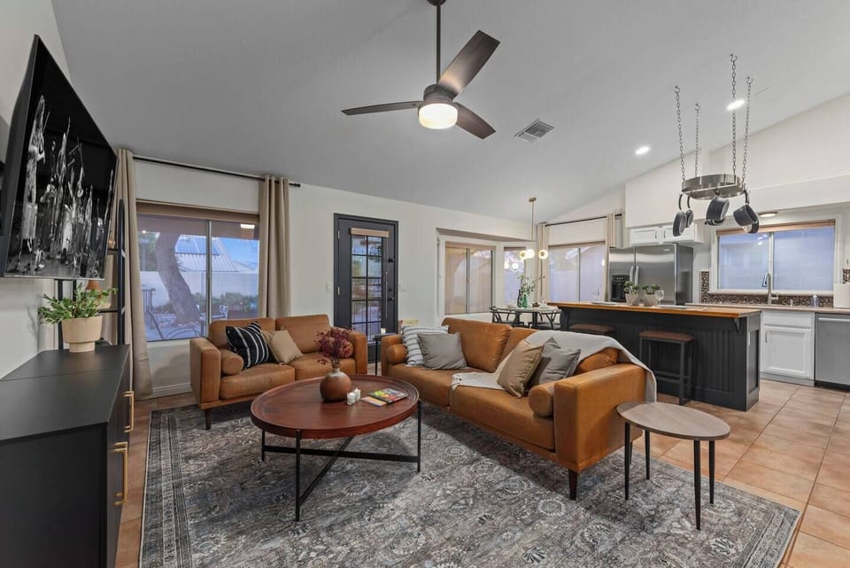 Large living room that opens up to the kitchen,