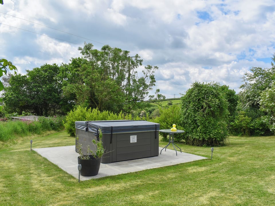 Hot tub | The Old Workshop - Tor View Cottage Holidays, Trebell Green, near Bodmin