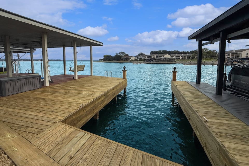 Private boat slip & swimming ladder for guest use