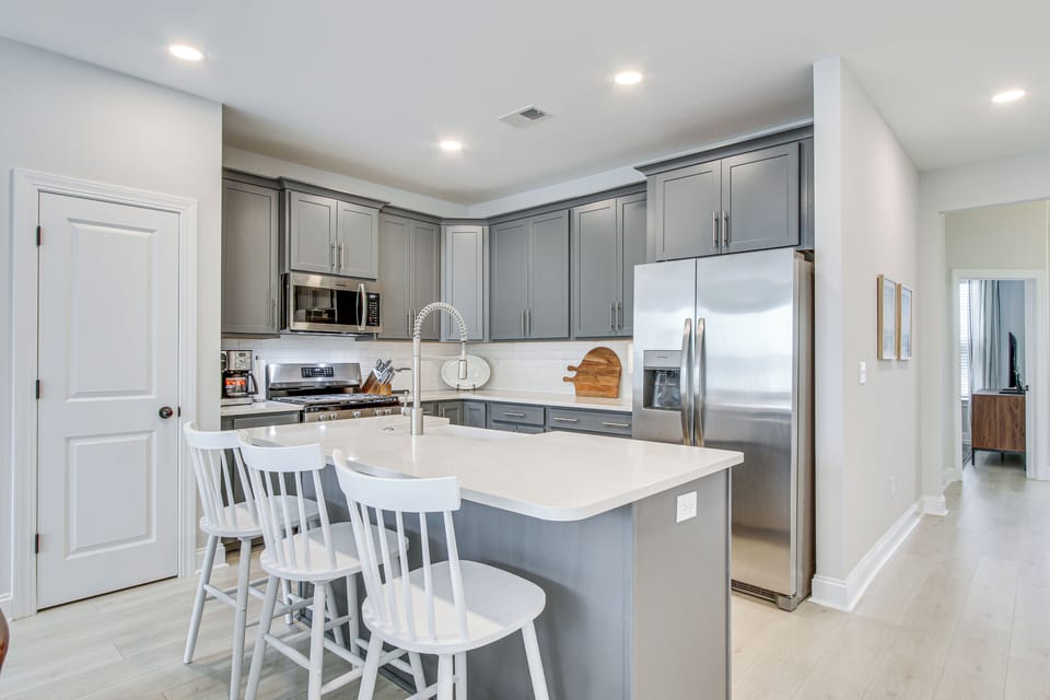 Kitchen | 1st Floor | Dishwasher | Stove/Oven | Microwave