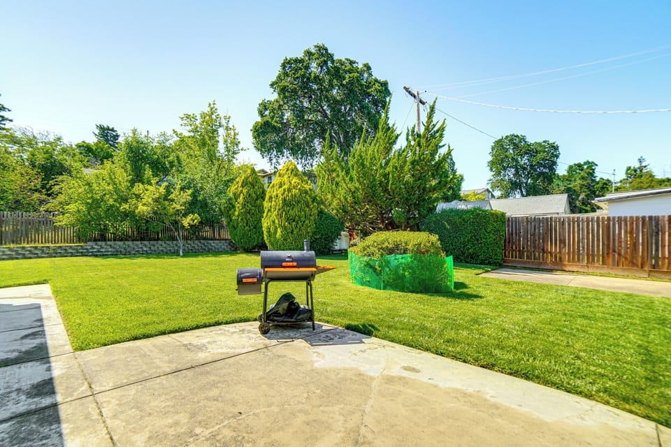 Private Backyard Area | BBQ Grill