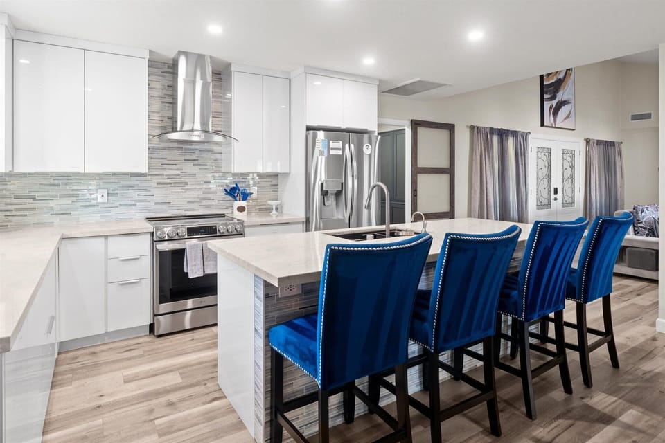 Cook up a storm in our fully stocked kitchen, featuring modern, high-end appliances and plenty of space to create!

