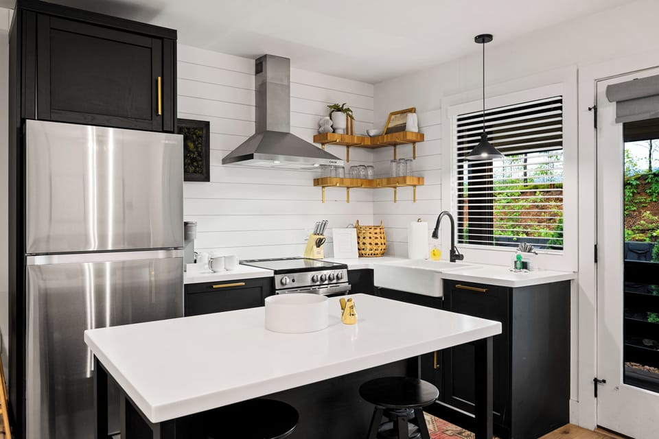 Suite D kitchen.