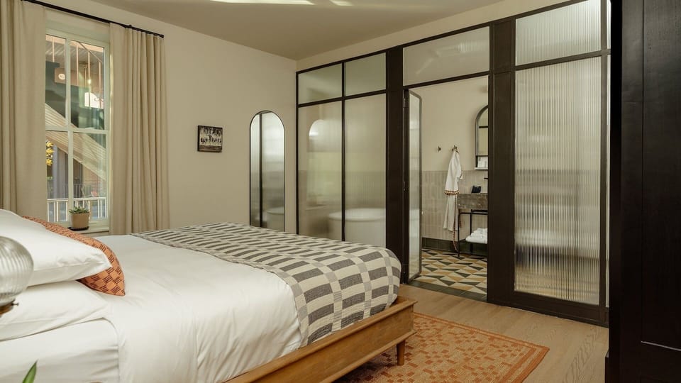 Unit with 1 King size bed