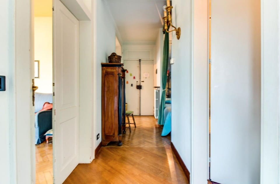 Room Detail