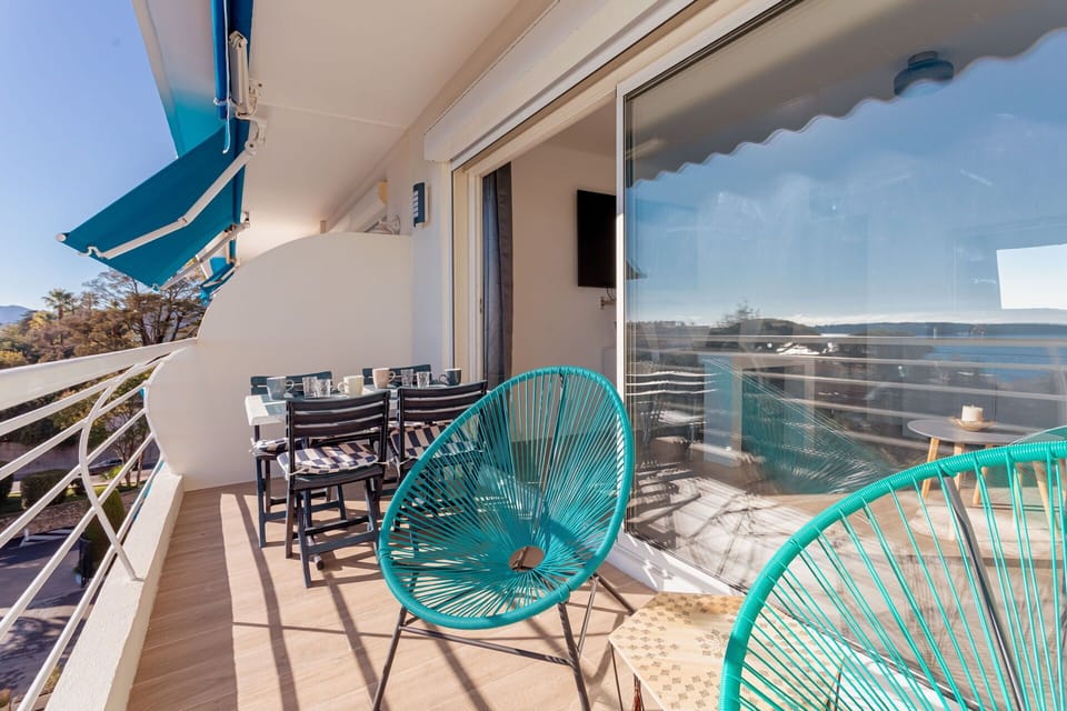 Balcony / Terrace / Patio