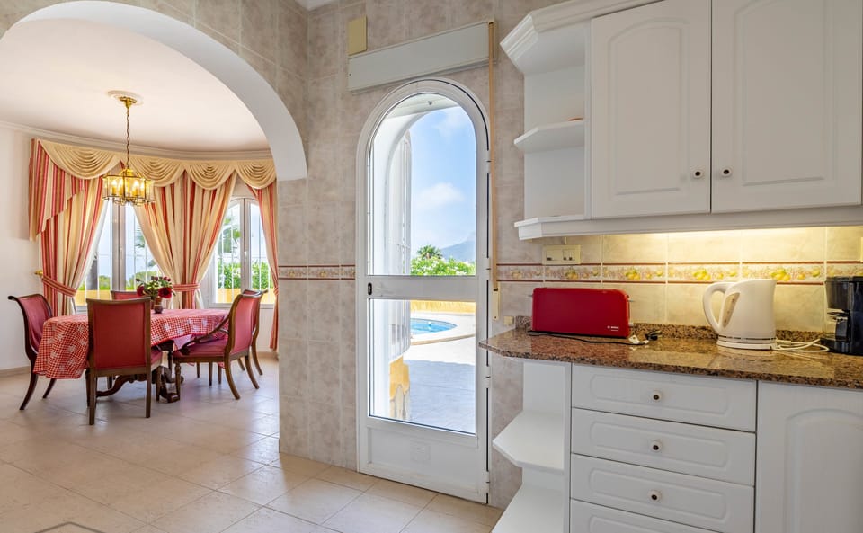 Dining area,Communal kitchen