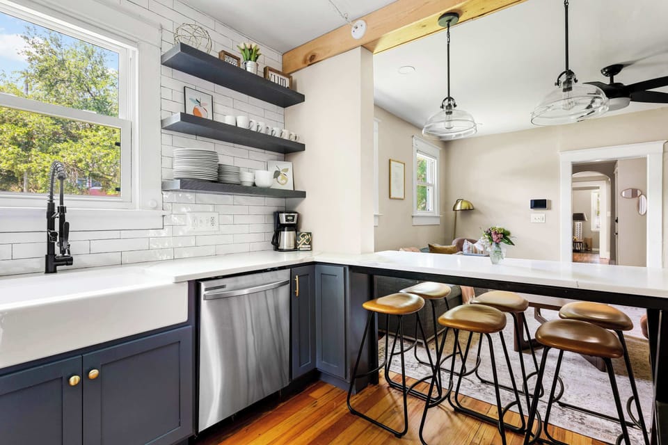 Fully stocked kitchen and dining seating for 6! 