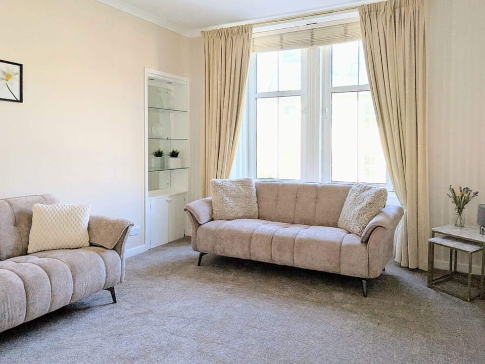 Living Room / Lounge