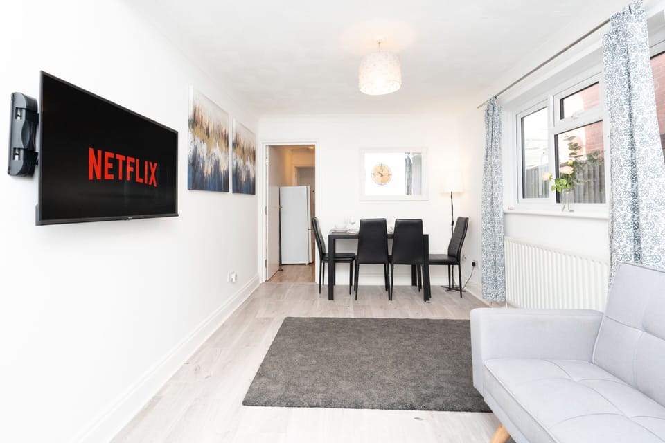 Living Room / Lounge