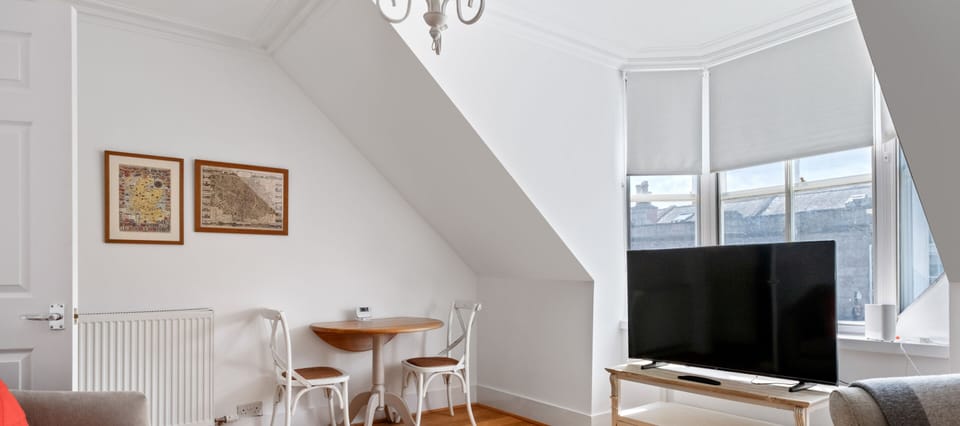 Living Room / Lounge