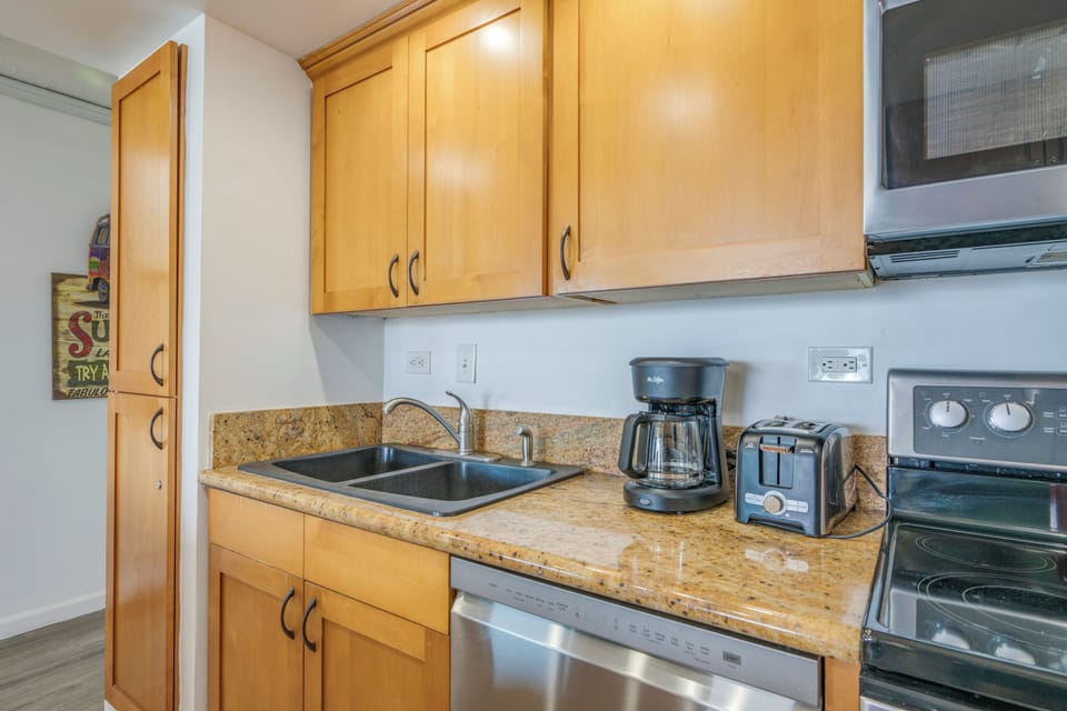 KahanaReef222- Kitchen