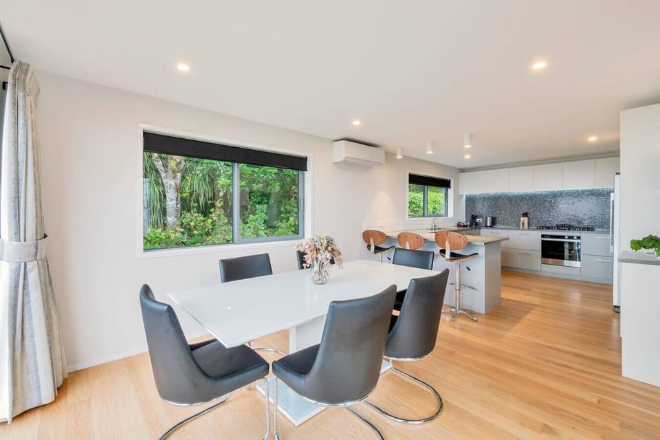 There is a air-conditioning unit to keep you cool in summer and warm in winter.