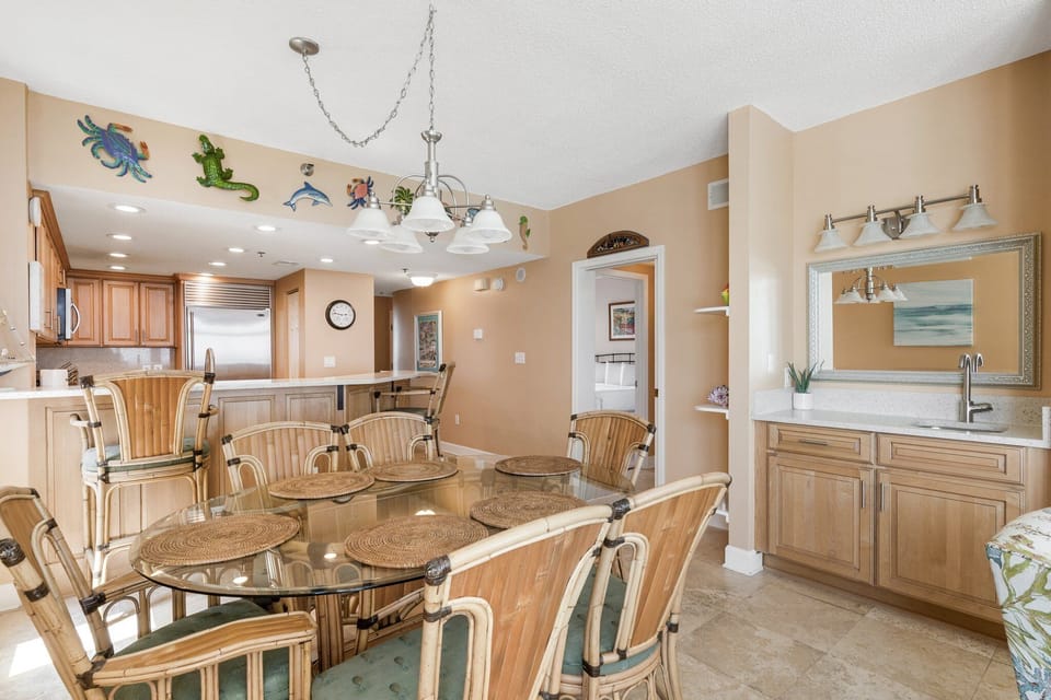 Wet Bar off Dining Area