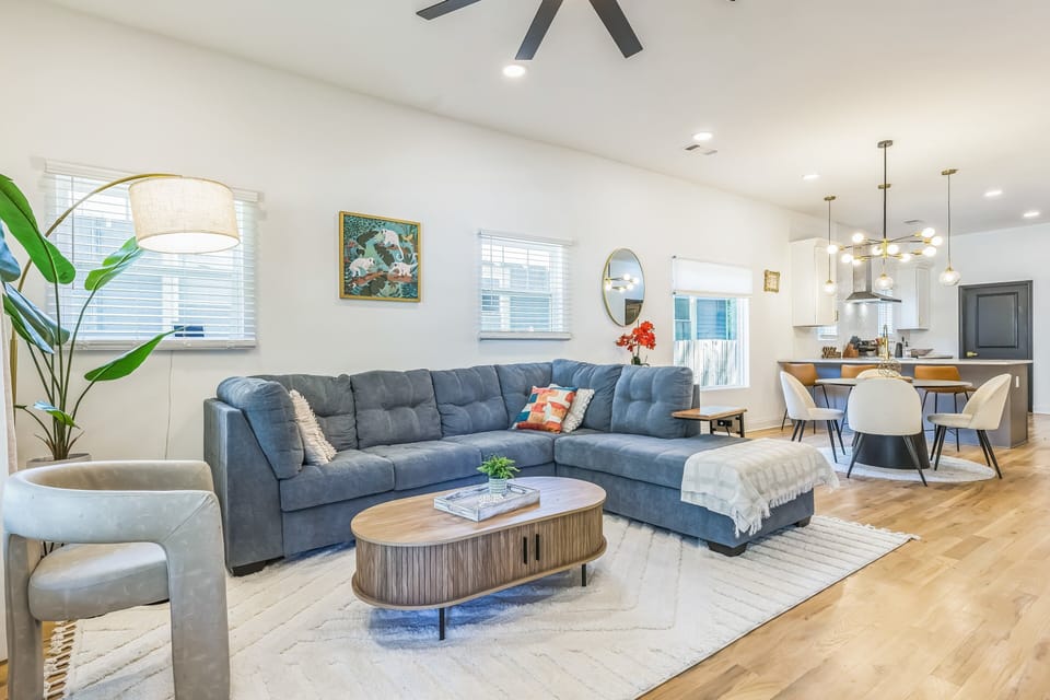 Home Decor, Furniture, Table, Coffee Table, Architecture