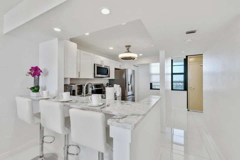 Vibrantly Bright Kitchen Bar