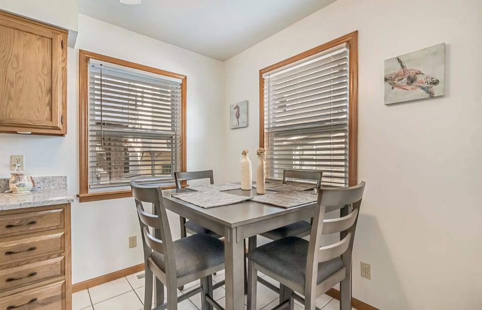 Eat-In Kitchen