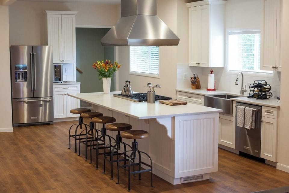 Large gourmet kitchen. Bar seating for 6