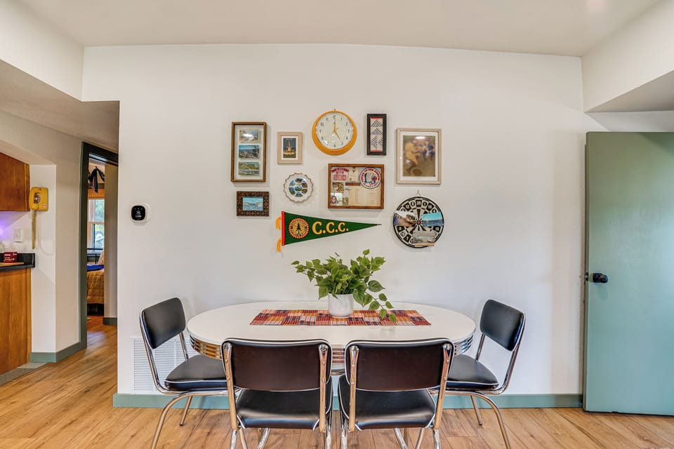 Dining Area | Dishware/Flatware