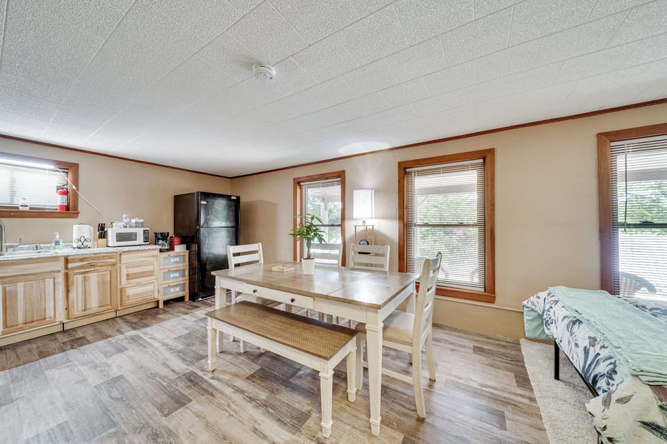 Dining Table | Kitchenette | Futon