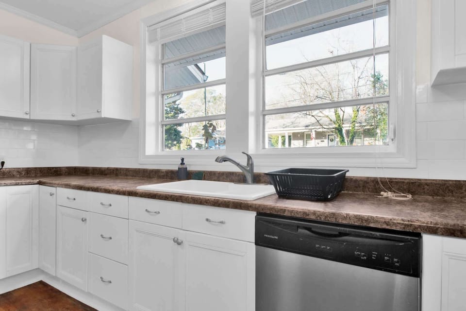 Sink and dishwasher 