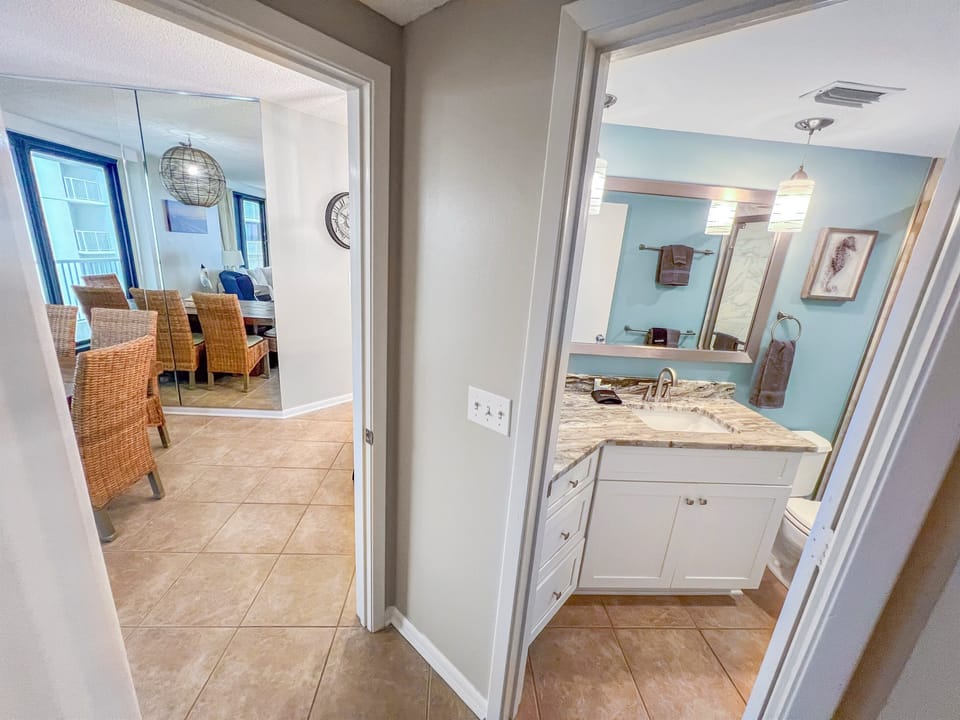 Primary en-suite entry