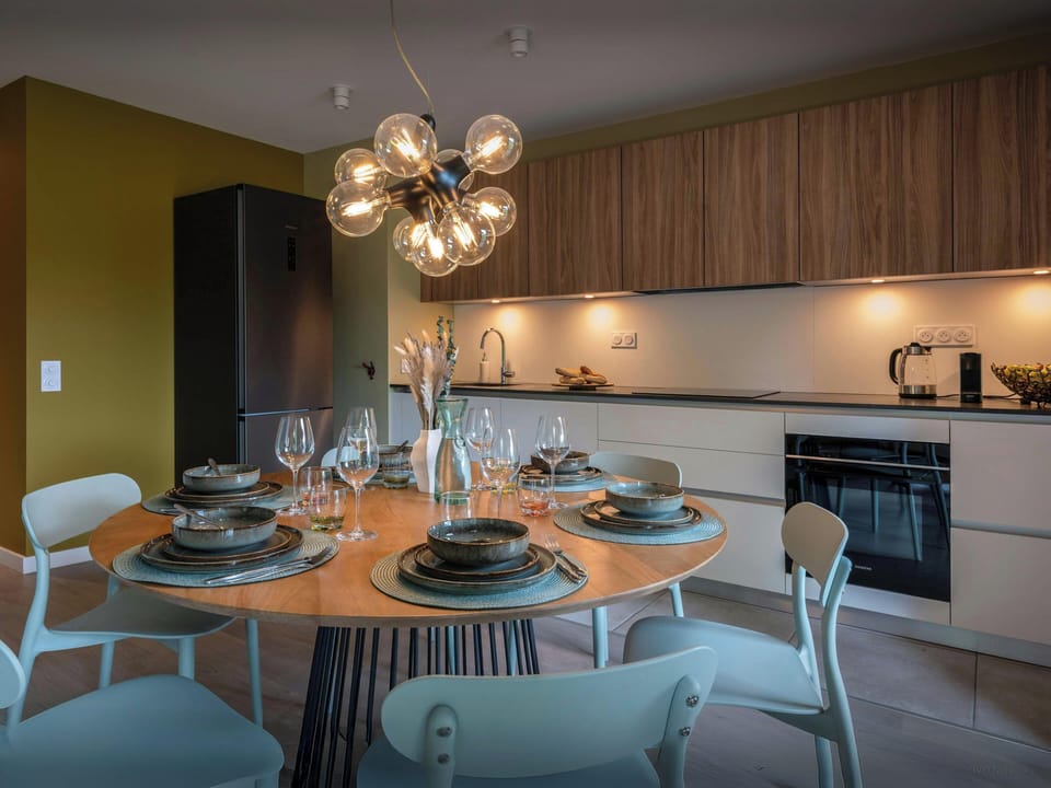 Dining/kitchen