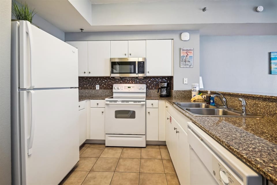 Full kitchen
