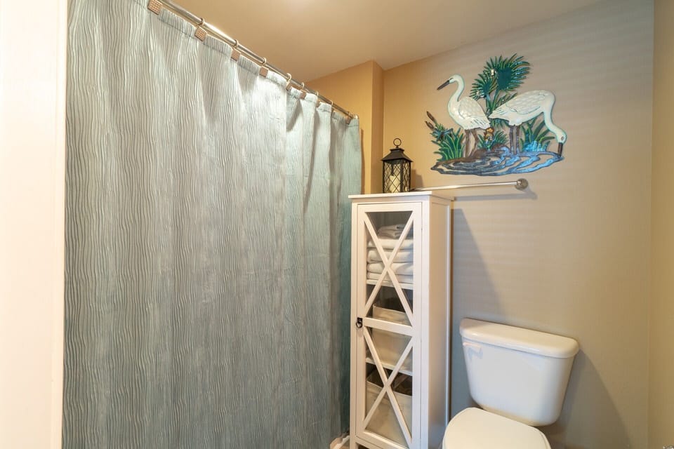 King size bedroom attached full bathroom