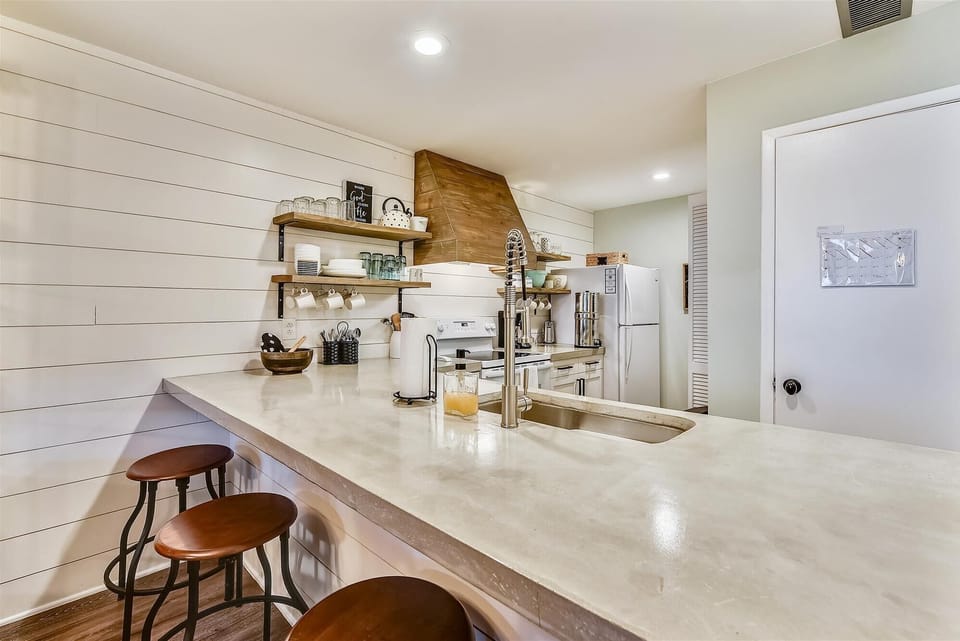 Bar with three barstools