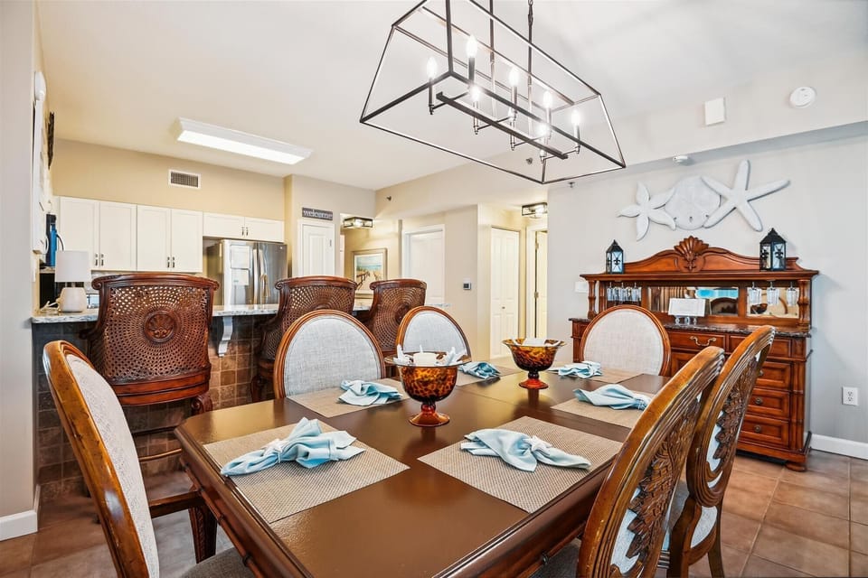 Dining room area and seating at bar
