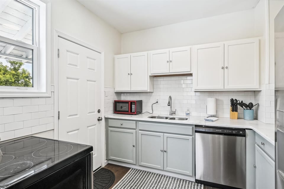 Kitchen and appliances