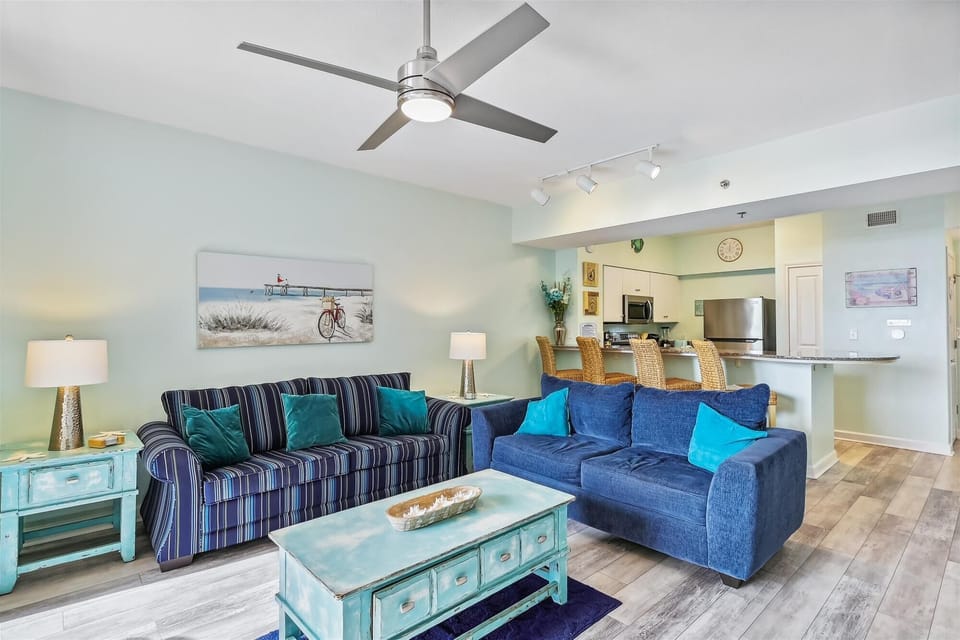 Breakfast Bar seating right off of living area