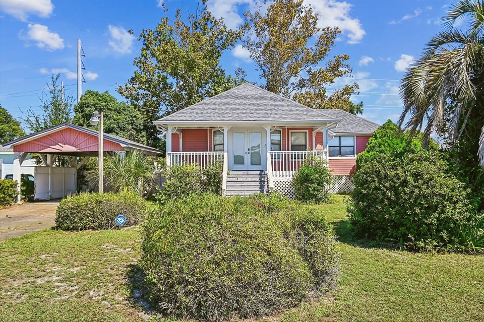 Welcome to Charming Grand Oaks!