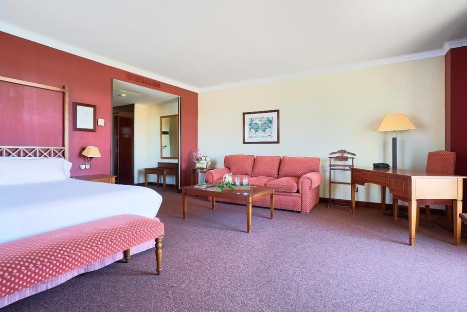 Unit with bed and sofa