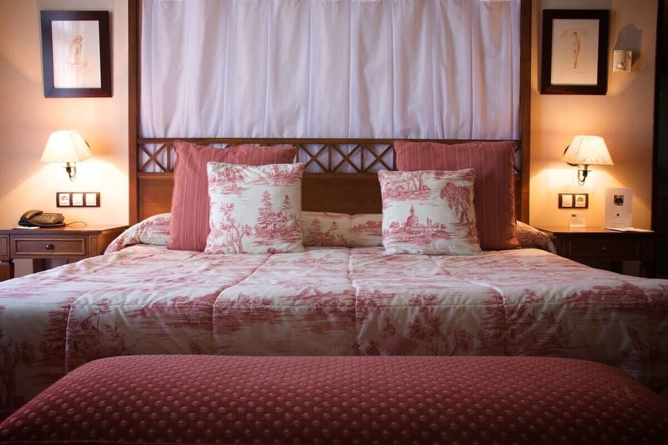 Unit with comfortable bed