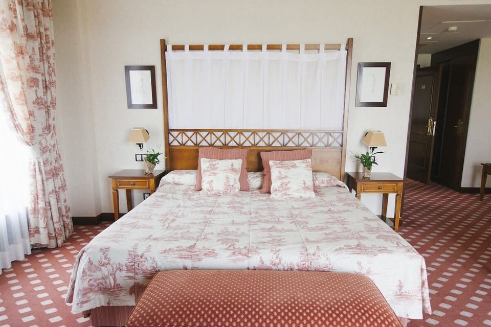 Unit with comfortable bed