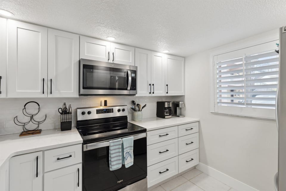 Clean & modern kitchen design