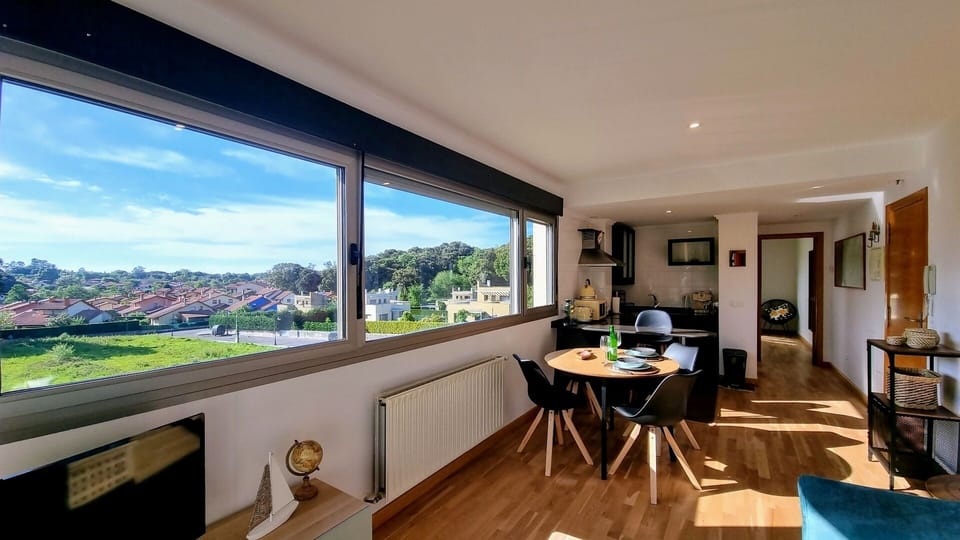 Bird's eye view,Kitchen or kitchenette,Living room,Dining area,Pool view