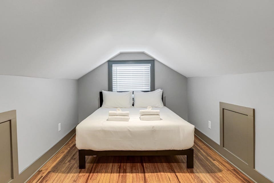 3rd bedroom featuring a Queen bed and lounge area.