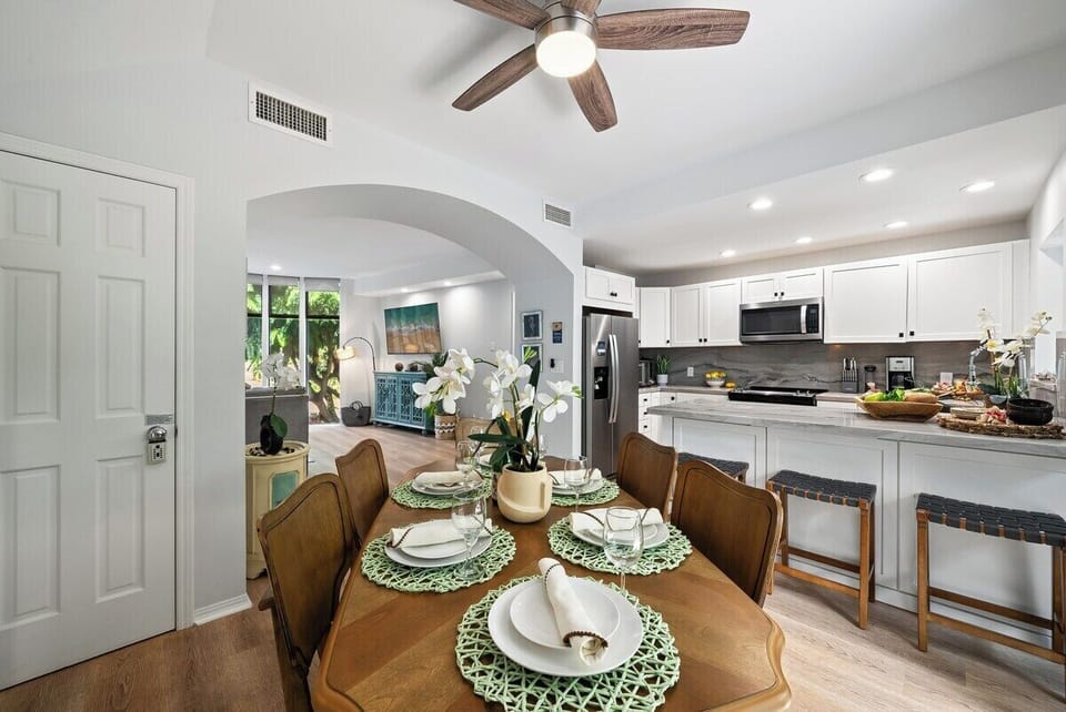 Residences at Napili Bay 1 The perfect place to enjoy breakfast, lunch, or dinner with family